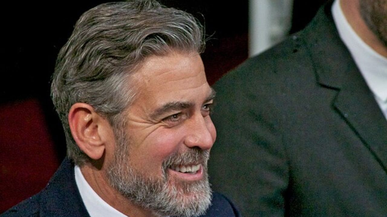 George Clooney critica as emissoras CBS e ABC e diz que elas deveriam ter mandado Trump “se f…”