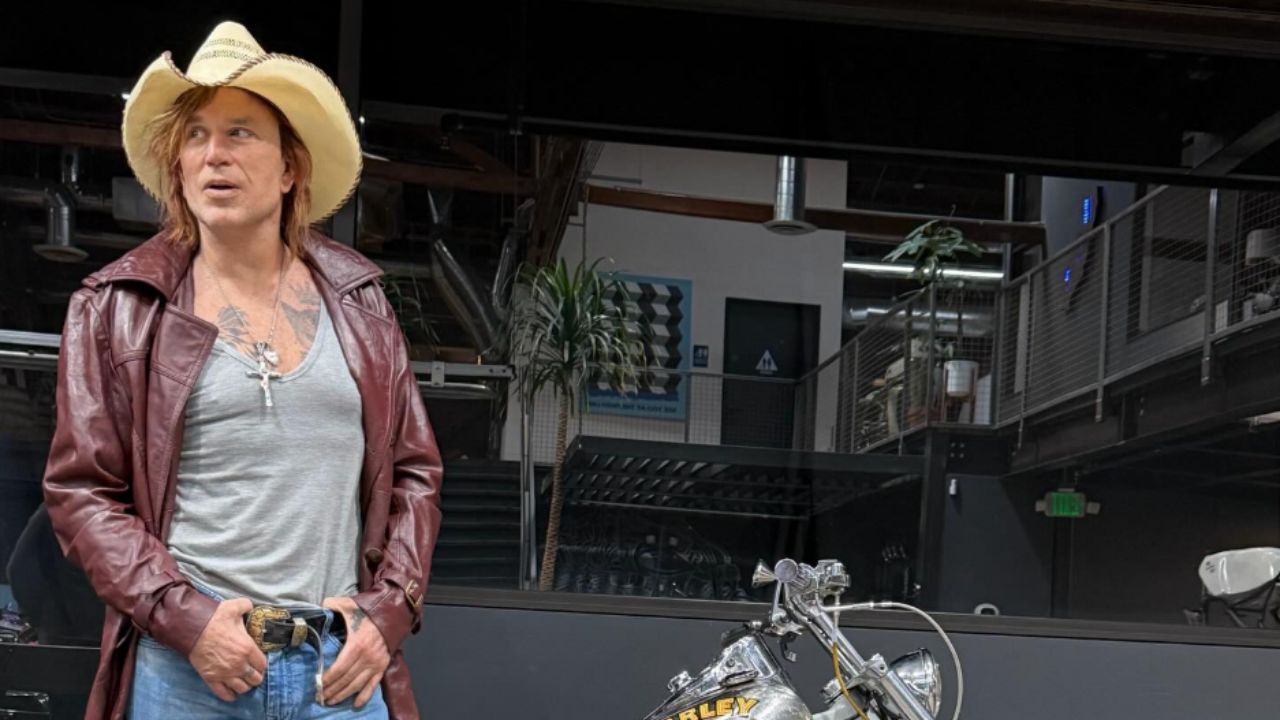 Mickey Rourke je vystěhován ze svého domu v Los Angeles kvůli dluhu na nájemném ve výši 60 tisíc dolarů