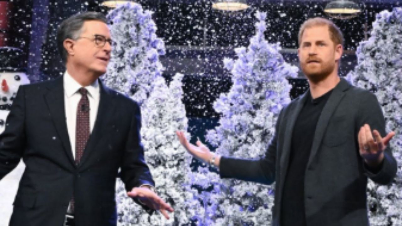 Príncipe Harry zomba de Donald Trump no “Late Show” e faz piadas constrangedoras ao lado de Stephen Colbert