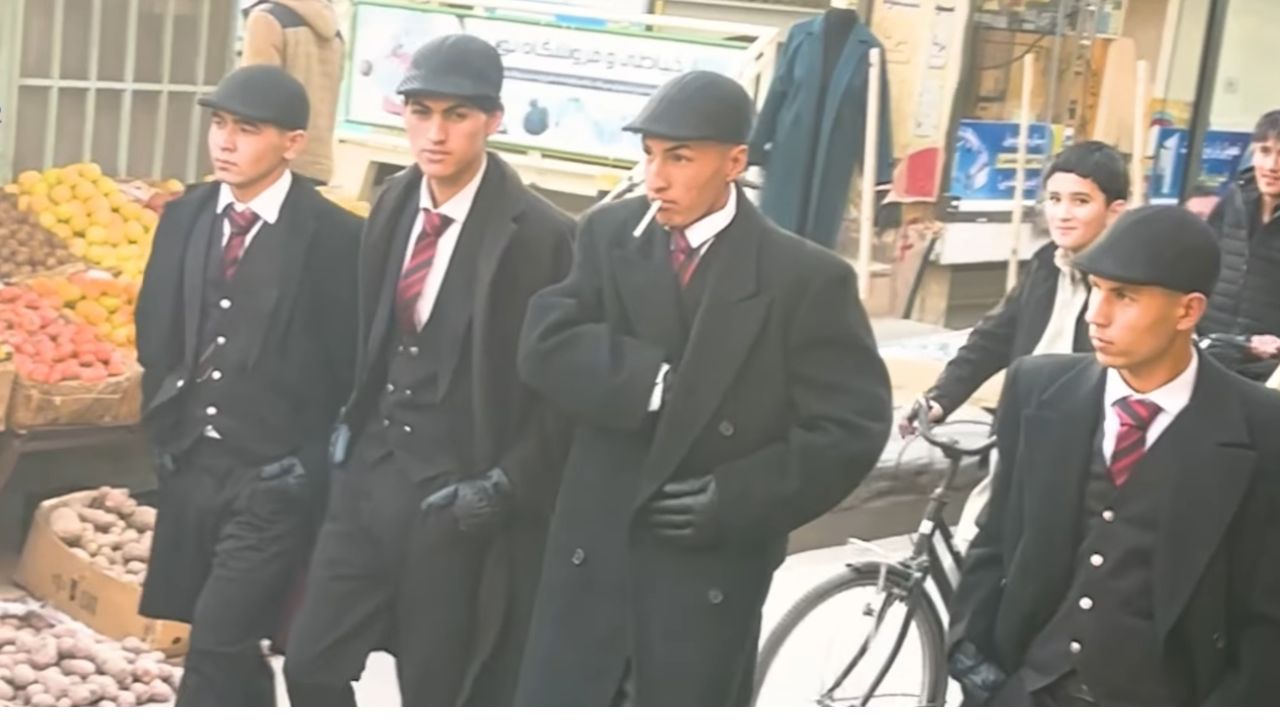 I talebani arrestano quattro giovani che si erano vestiti con i costumi della serie Peaky Blinders