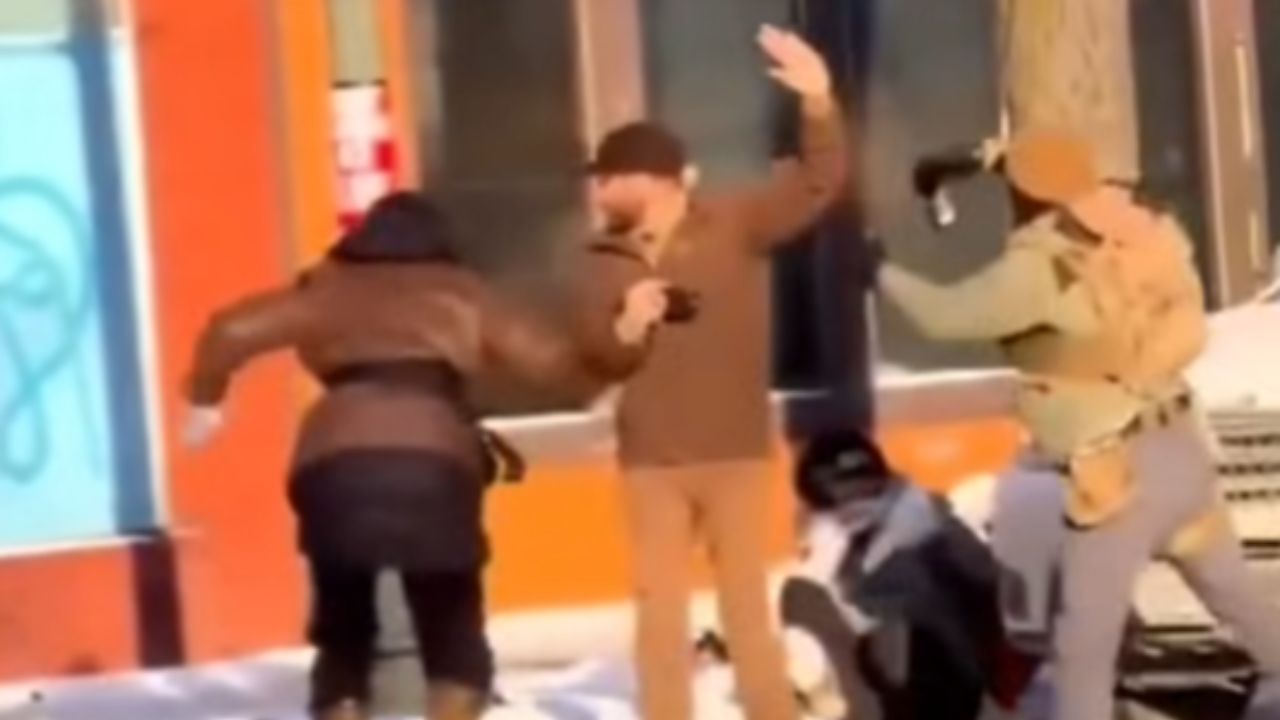 Bývalý Superman viní demonstranty ze smrti civilistů v Minneapolisu a zbavuje viny agenty ICE