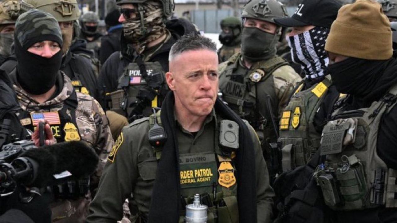 Em entrevista à CNN, comandante responsável pelas ações do ICE defende agentes que mataram civis