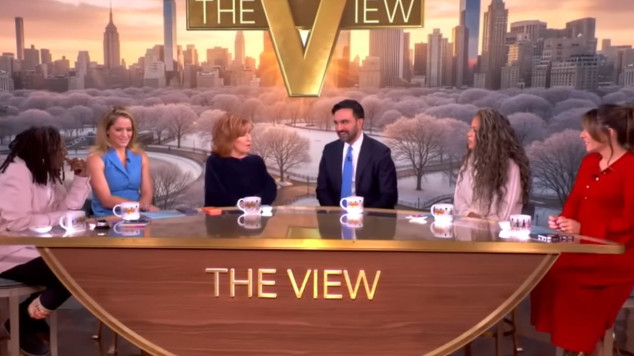Zohran Mamdani opravil Whoopi Goldberg poté, co špatně vyslovila jeho jméno v pořadu „The View“