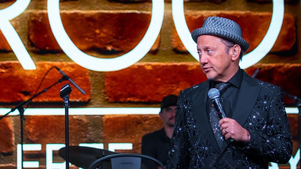 Rob Schneider se vyjadřuje a říká, že herci s pravicovým zaměřením mají v Hollywoodu méně hereckých příležitostí