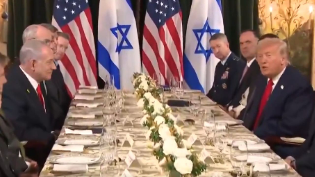 Câmera flagra Trump reclamando com Netanyahu por não ter sido escolhido para o Nobel da Paz