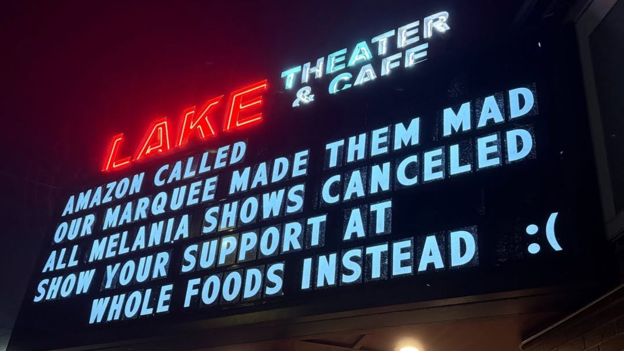 “Melania” é retirado de cinema do Oregon após letreiro exibir piadas sobre o filme
