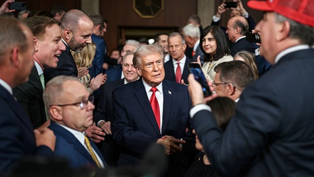 Donald Trump provoca Melania em discurso e diz que ela recebe “mais apoio do que ele”