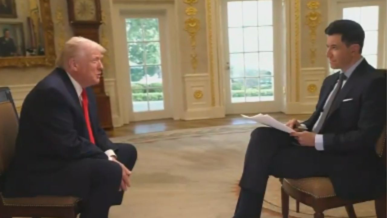 Donald Trump naznačuje, že by prodloužil své druhé funkční období, a vyvolává pobouření na internetu