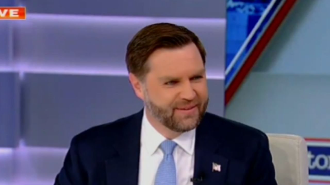 JD Vance ri ao ser questionado se concorreria à presidência em 2028 e é criticado por internautas