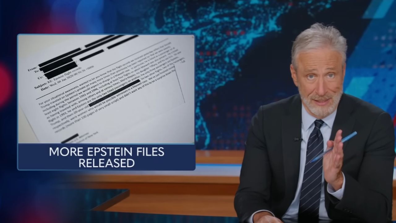 Jon Stewart je zmíněn v nových Epsteinových spisech a říká, že se cítil „uražený“