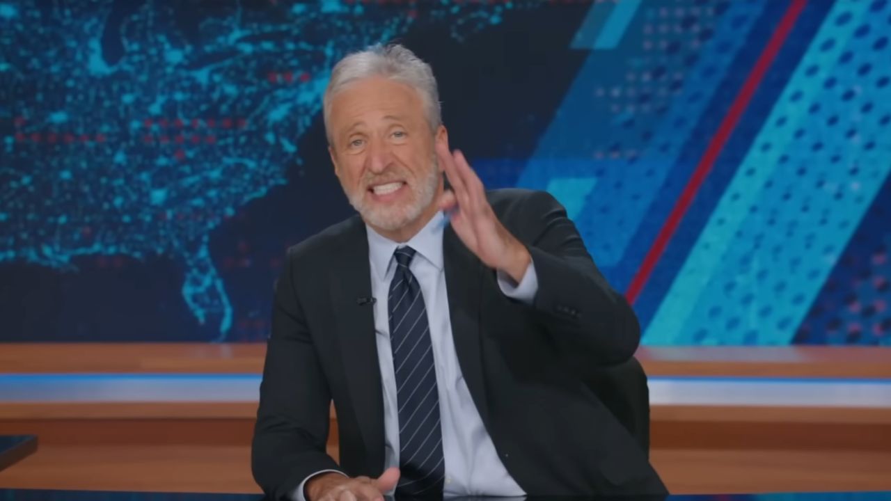Jon Stewart é citado nos novos arquivos de Epstein e diz que sentiu “ofendido”