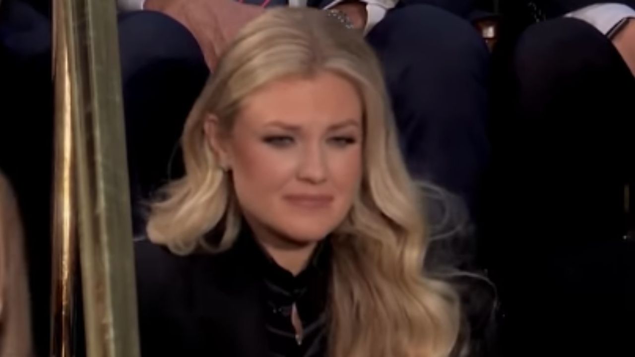 Erika Kirk dá declaração silenciosa após ser homenageada por Trump no discurso do Estado da União