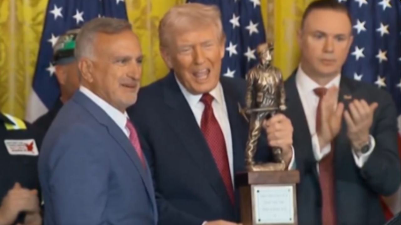 Donald Trump recebe mais um prêmio simbólico e é ridicularizado nas redes sociais