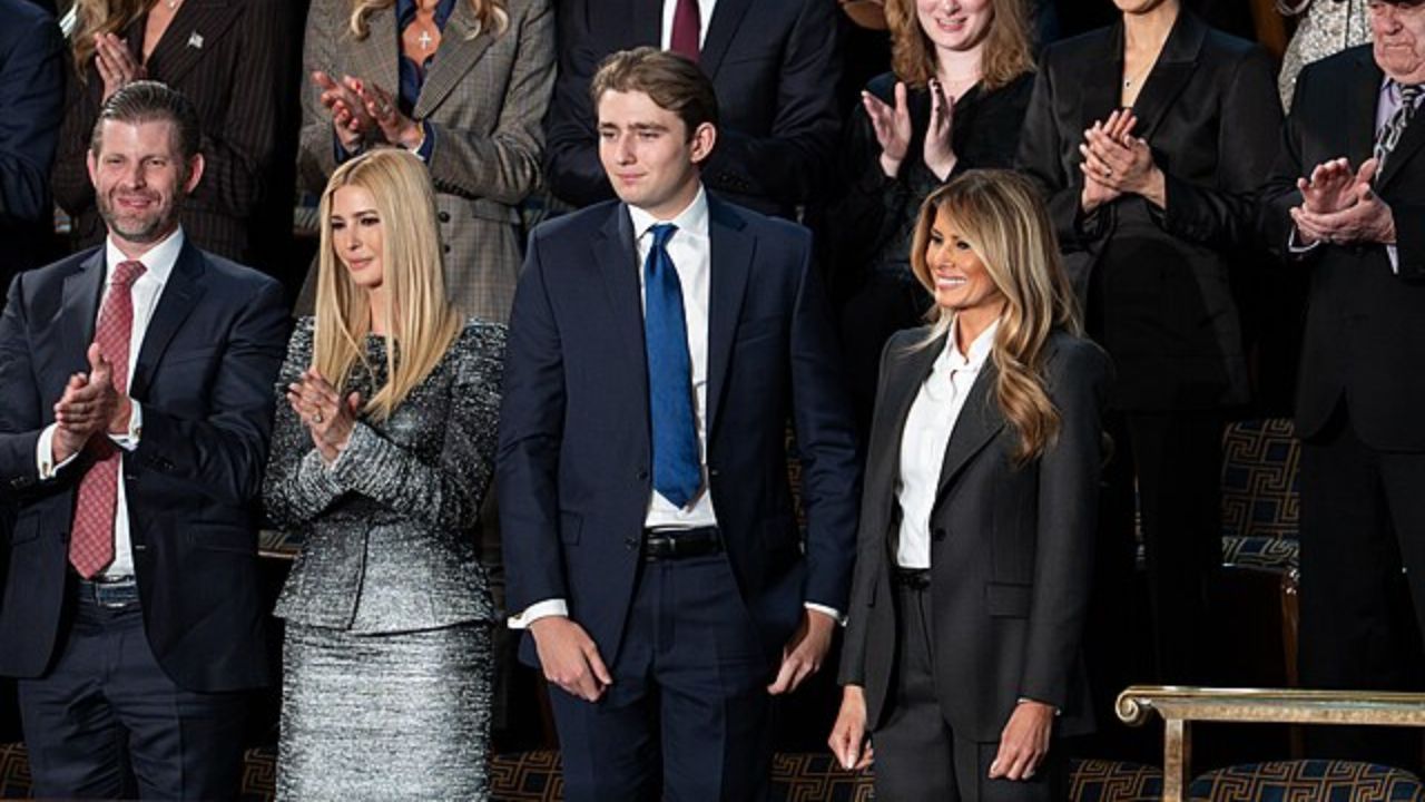 Melania Trump se enfurece com fotos vazadas de Barron Trump e ameaça tomar medidas contra autores