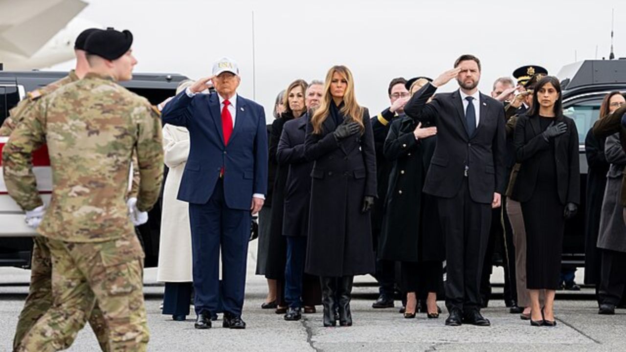 Fox News se desculpa por usar imagens incorretas de Trump relacionadas a soldados mortos no Kuwait
