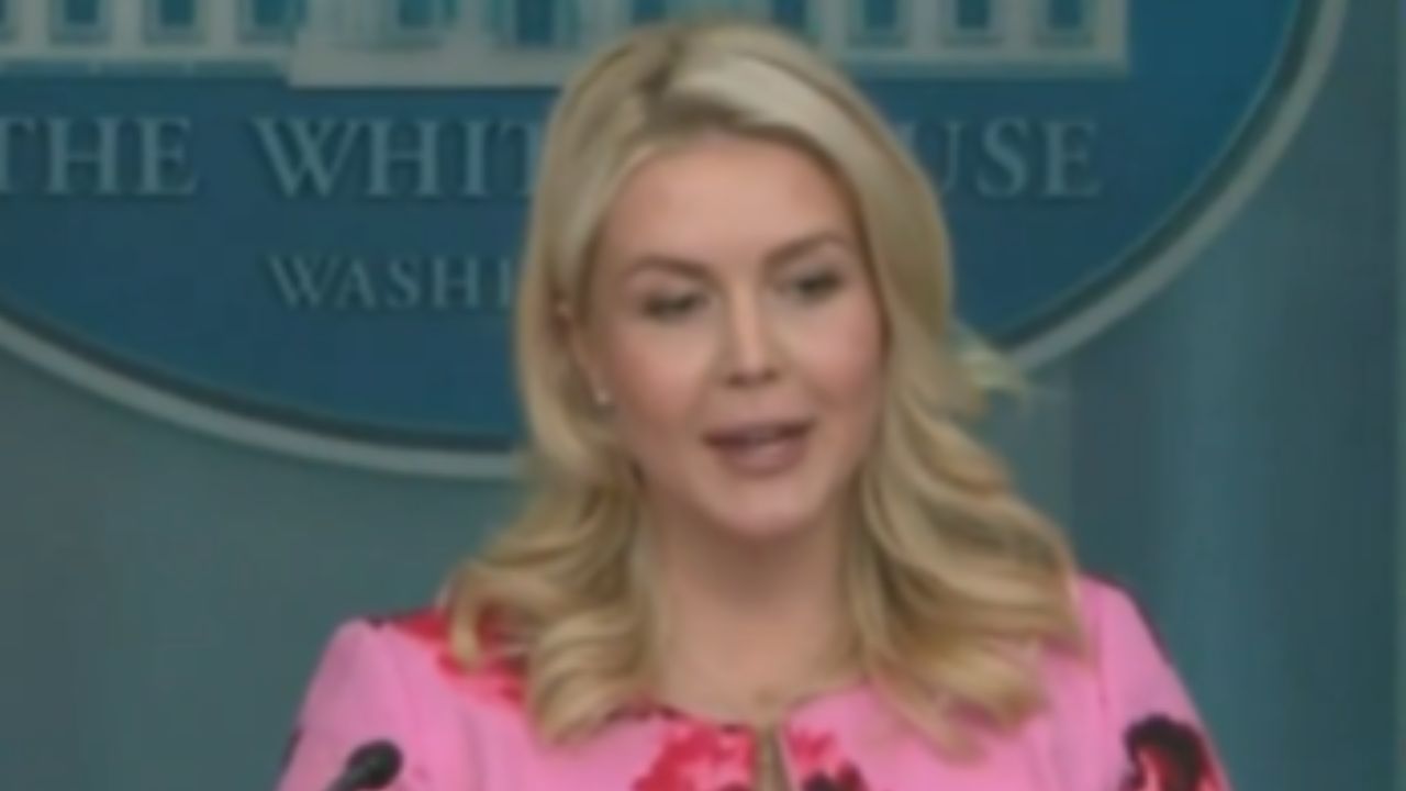 Karoline Leavitt afirma que alguns líderes iranianos estão mortos porque enganaram Donald Trump