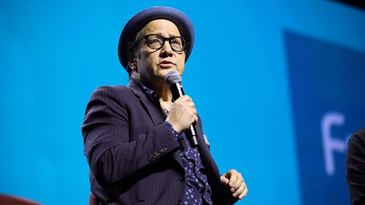 Rob Schneider sugere que o serviço militar dos EUA seja obrigatório por conta da guerra no Irã