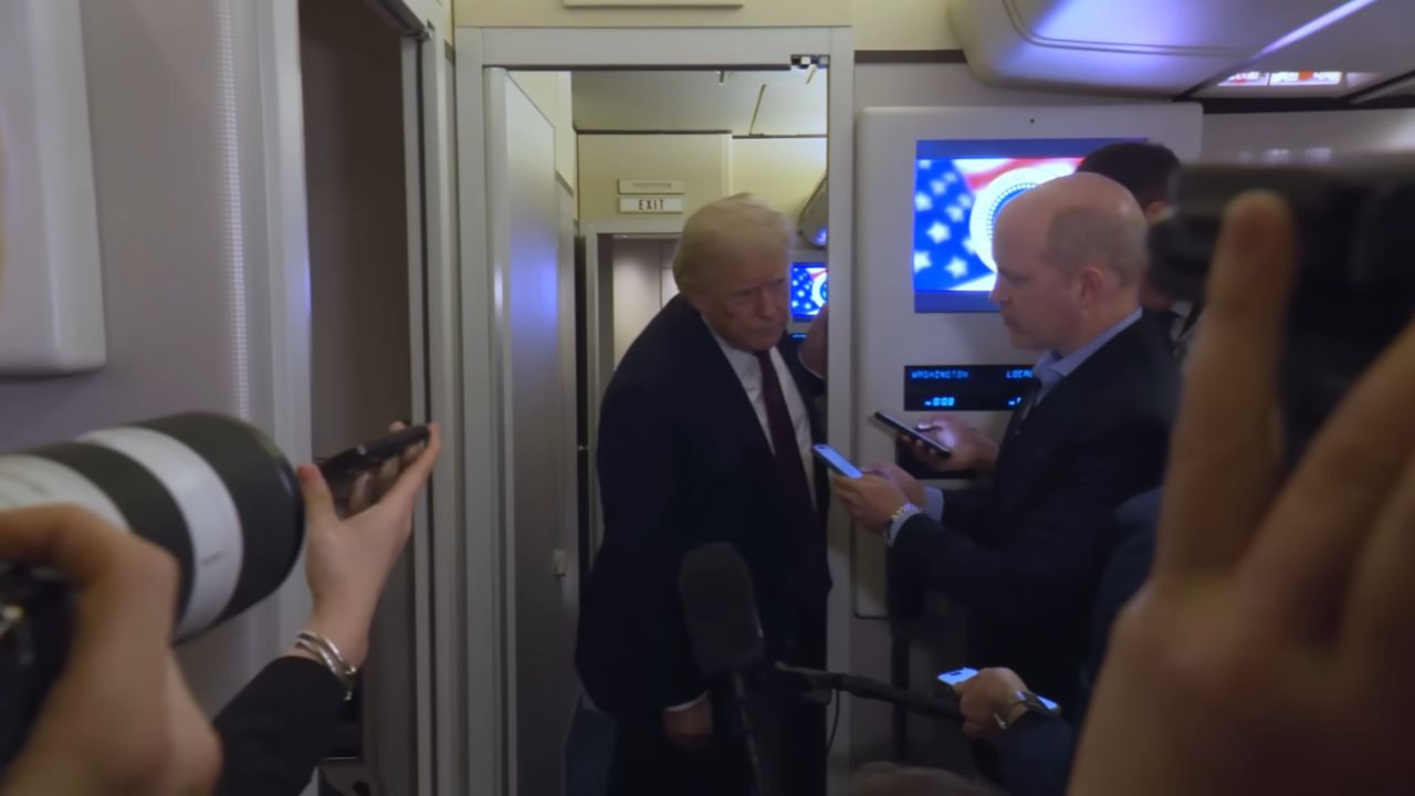 Repórter é interrompida por Trump em entrevista sobre soldados mortos na guerra
