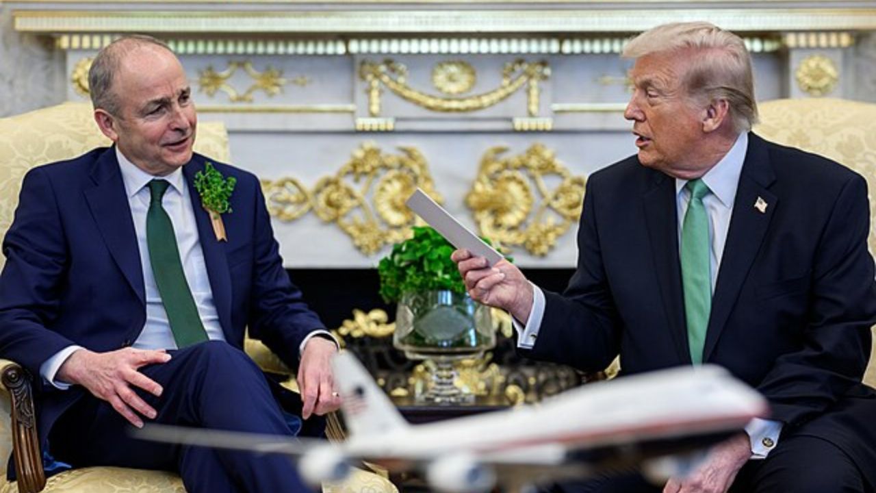 Donald Trump comete gafe ao rebater a presidente da Irlanda sobre guerra no Irã