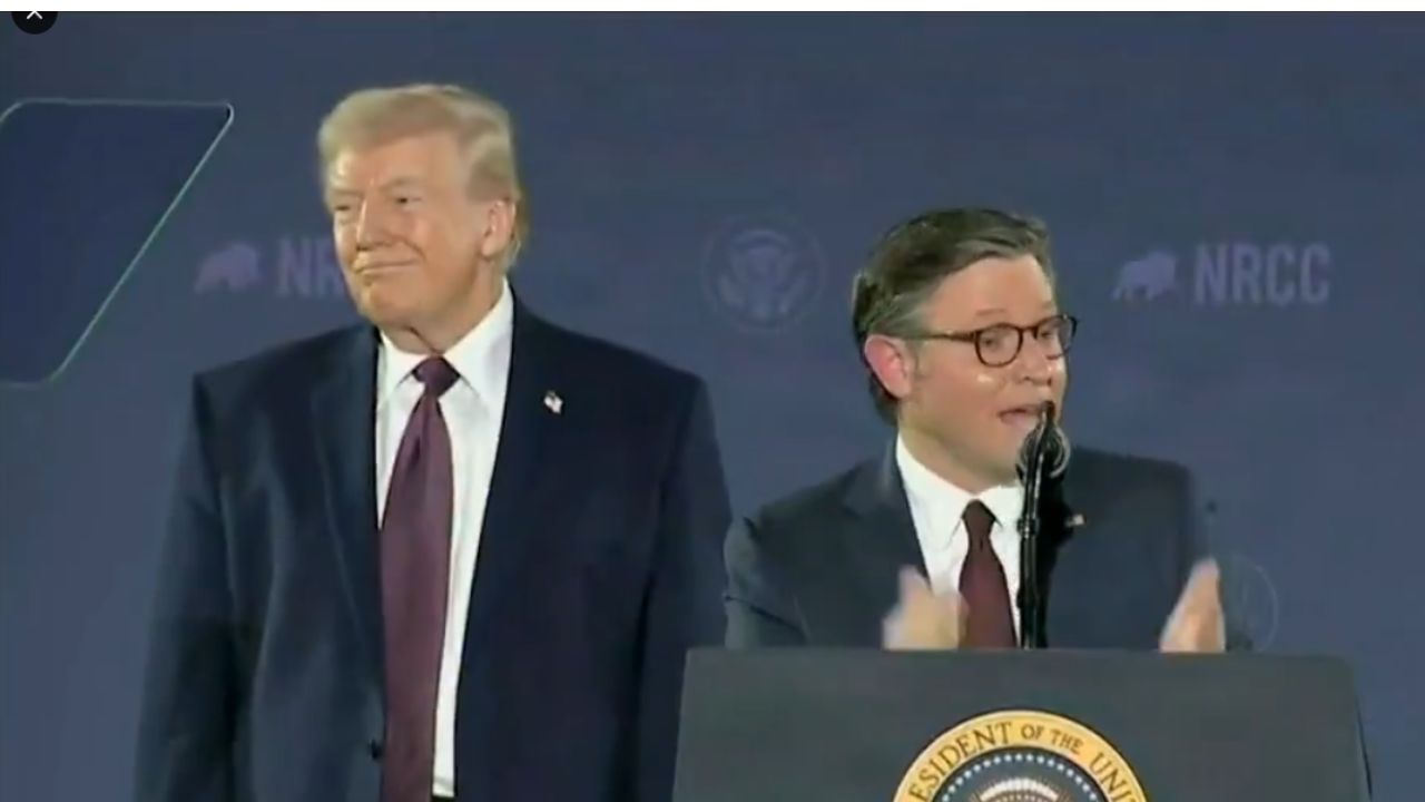 Trump é ridicularizado online por receber prêmio “falso” de membros de seu próprio partido