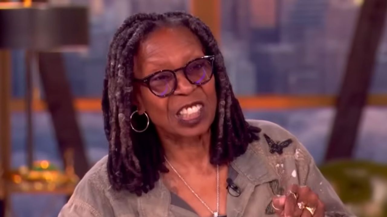 Whoopi Goldberg repreende Trump por usar boné em cerimônia aos soldados que morreram na guerra