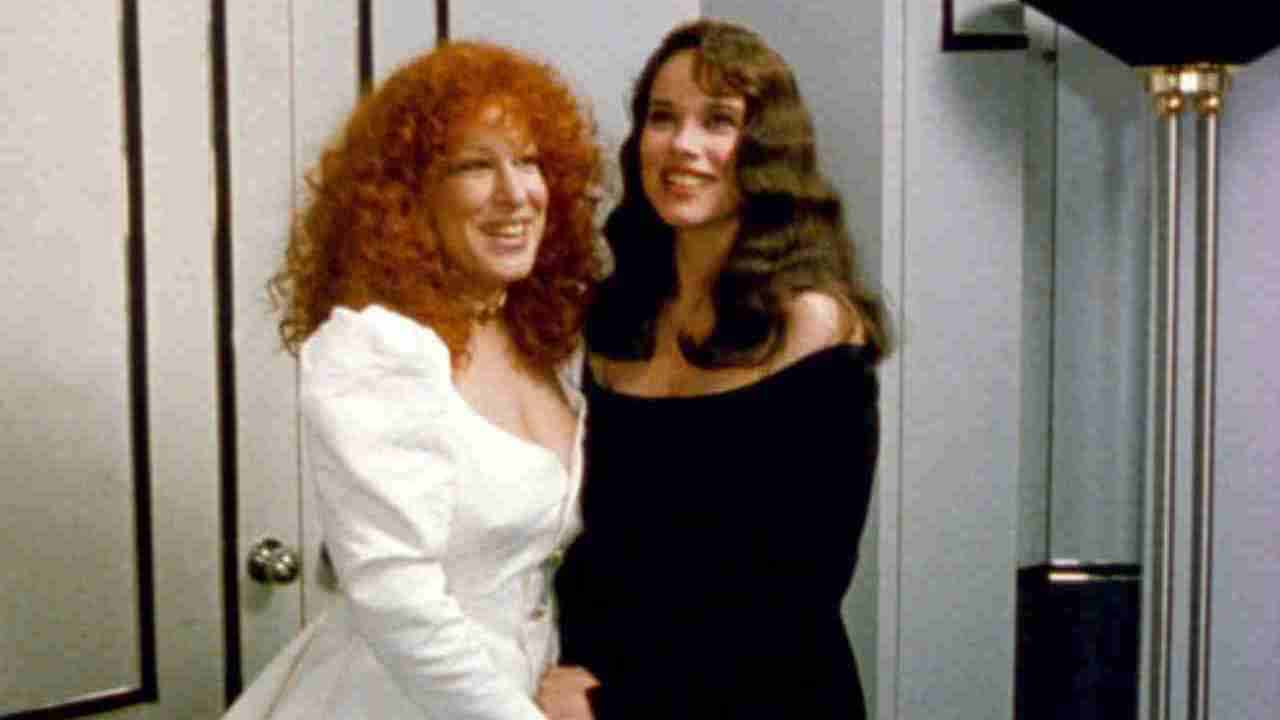 Bette Midler a Barbara Hershey ve filmu Beaches - YouTube