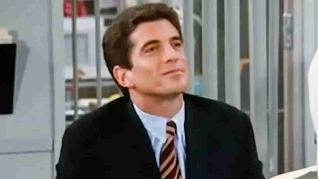 JFK Jr. dans Murphy Brown - reproduction