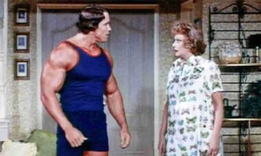 Arnold Schwarzenegger e Lucille Ball - Foto: Reprodução: YouTube