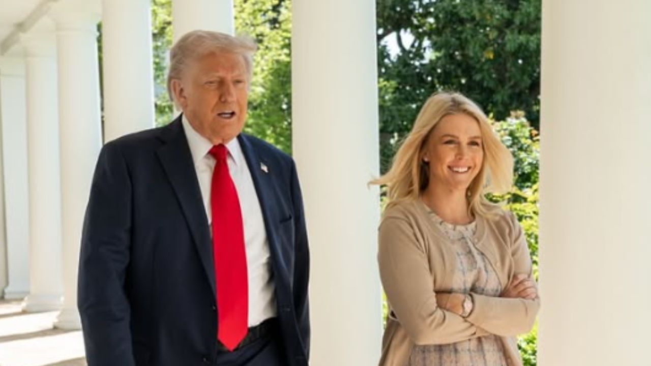 Donald Trump culpa a secretária de imprensa Karoline Leavitt pela “publicidade negativa” do governo