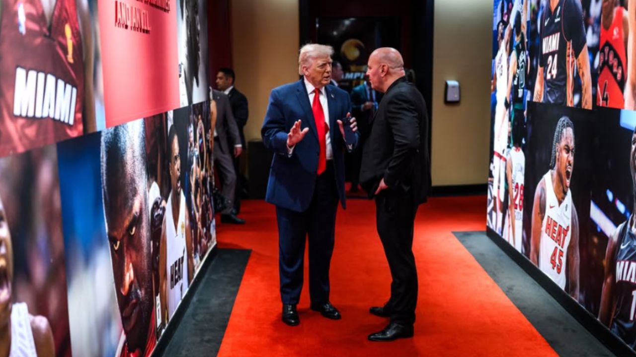 Donald Trump faz entrada triunfal no UFC 327 e gera debate sobre a recepção da plateia