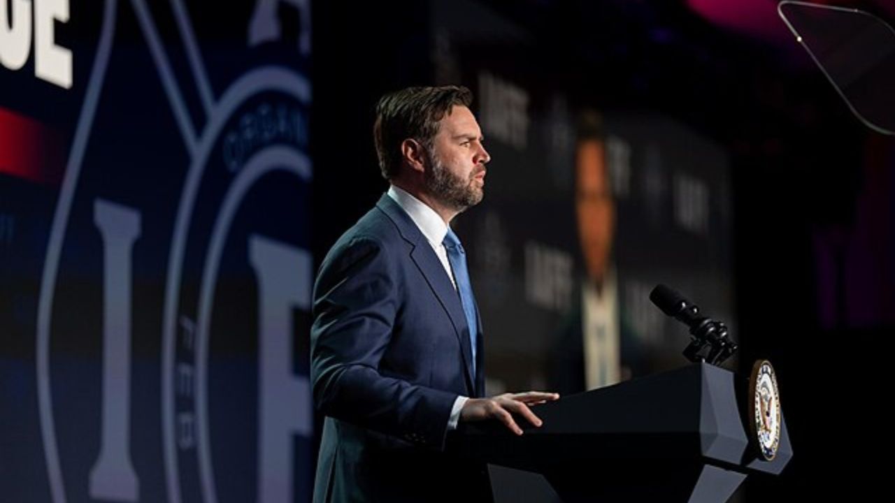 JD Vance faz analogia anormal com cessar-fogo e o “direito de saltar de paraquedas” de sua esposa
