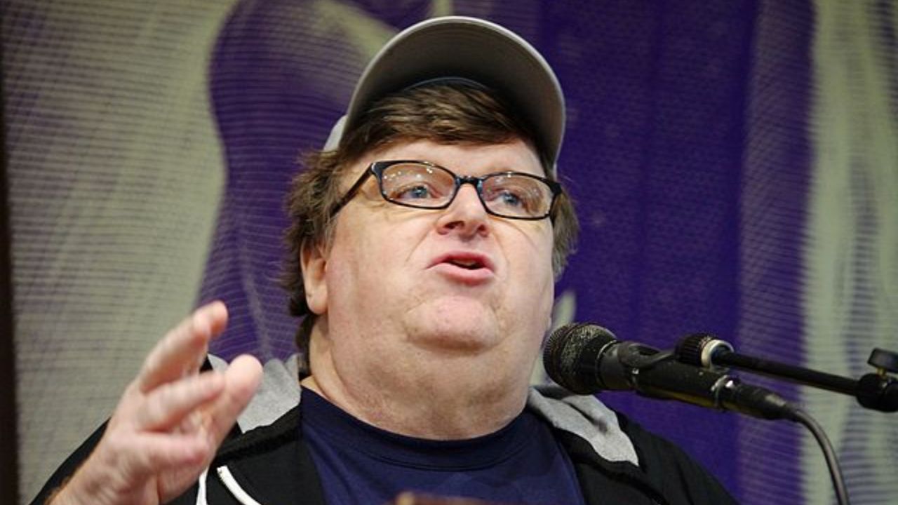 Michael Moore chama EUA de “vilões” na guerra do Irã e elogia povo iraniano