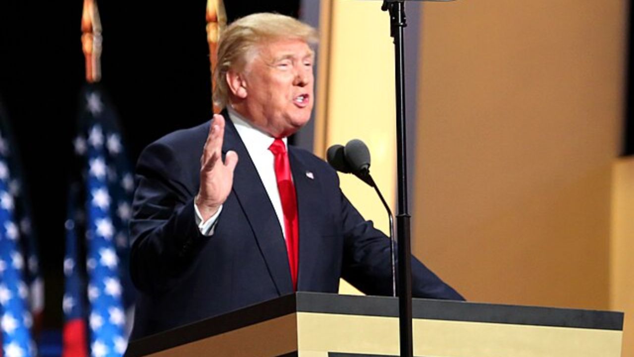 Donald Trump ataca comentaristas conservadores em meio a críticas à guerra com o Irã