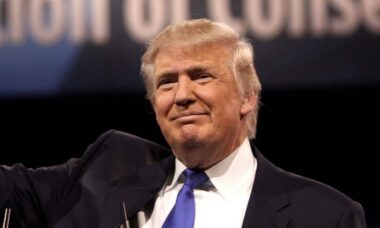 Aos 79 anos, Trump é chamado de "delirante" após afirmar que não é idoso
