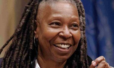 Whoopi Goldberg sugere que Trump deveria construir seu próprio hotel após tiroteio recente