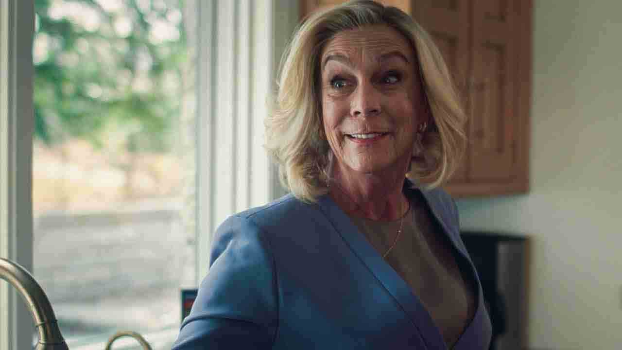 Jamie Lee Curtis in The Bear - Disney