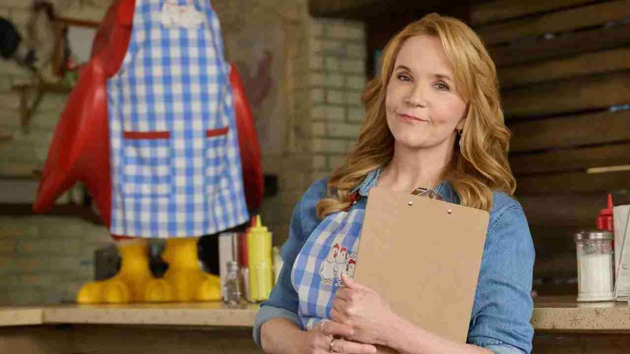 Lea Thompson em Chicken Sisters - divulgação