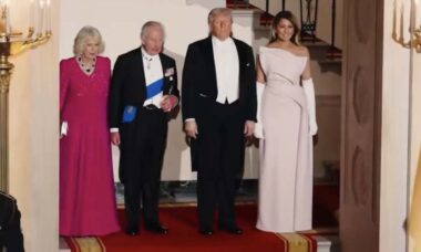Leitura labial revela que o Rei Charles deu uma "bronca" em Donald Trump momentos após encontrá-lo