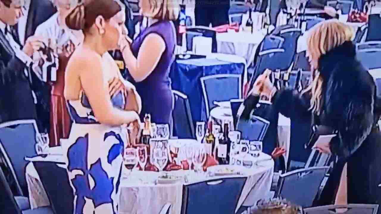 Video: Kvinde bliver taget i at stjæle vinflasker efter skyderi under middag med Donald Trump
