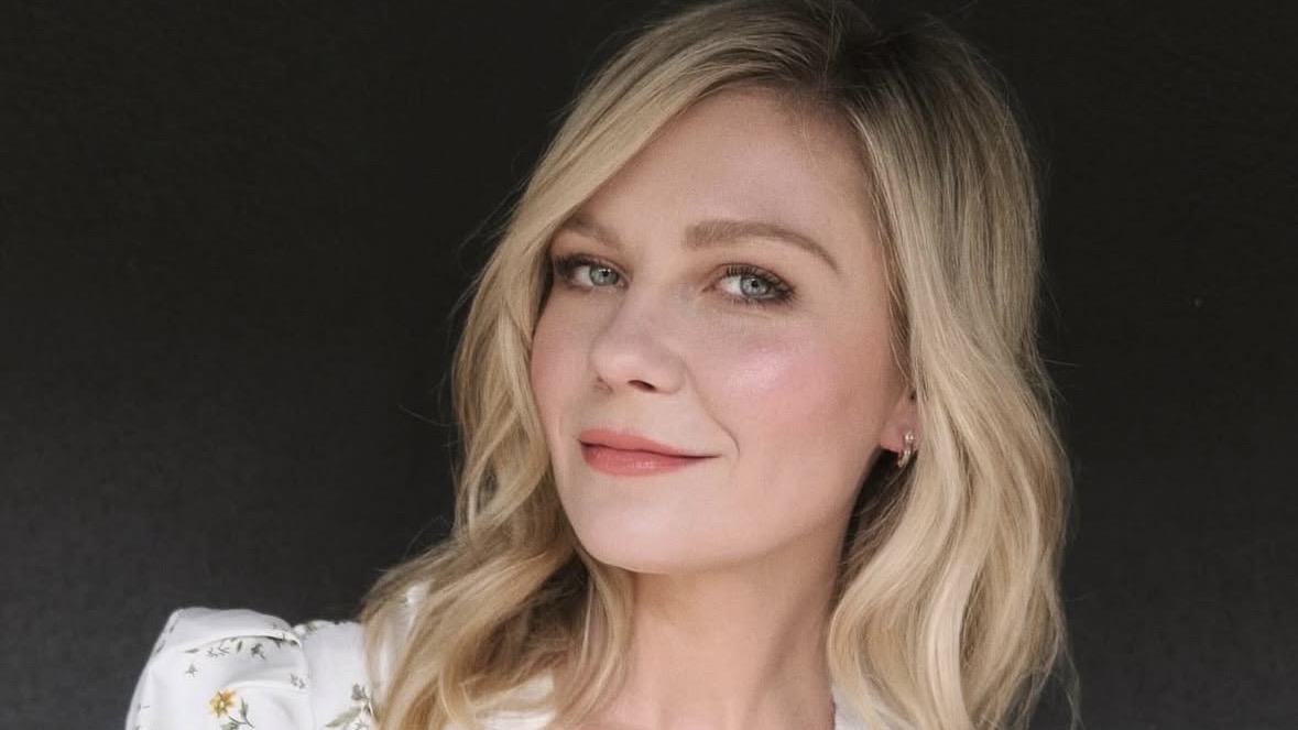 Kirsten Dunst fala sobre cena de beijo com Brad Pitt quando tinha apenas 12 anos