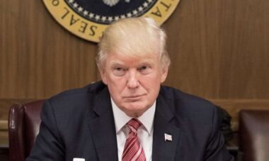 Casa Branca rebate críticas após Trump ter supostamente "cochilado" durante discurso