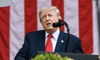 Trump é criticado após sugerir que poderia atacar o Omã: "Vão se comportar"