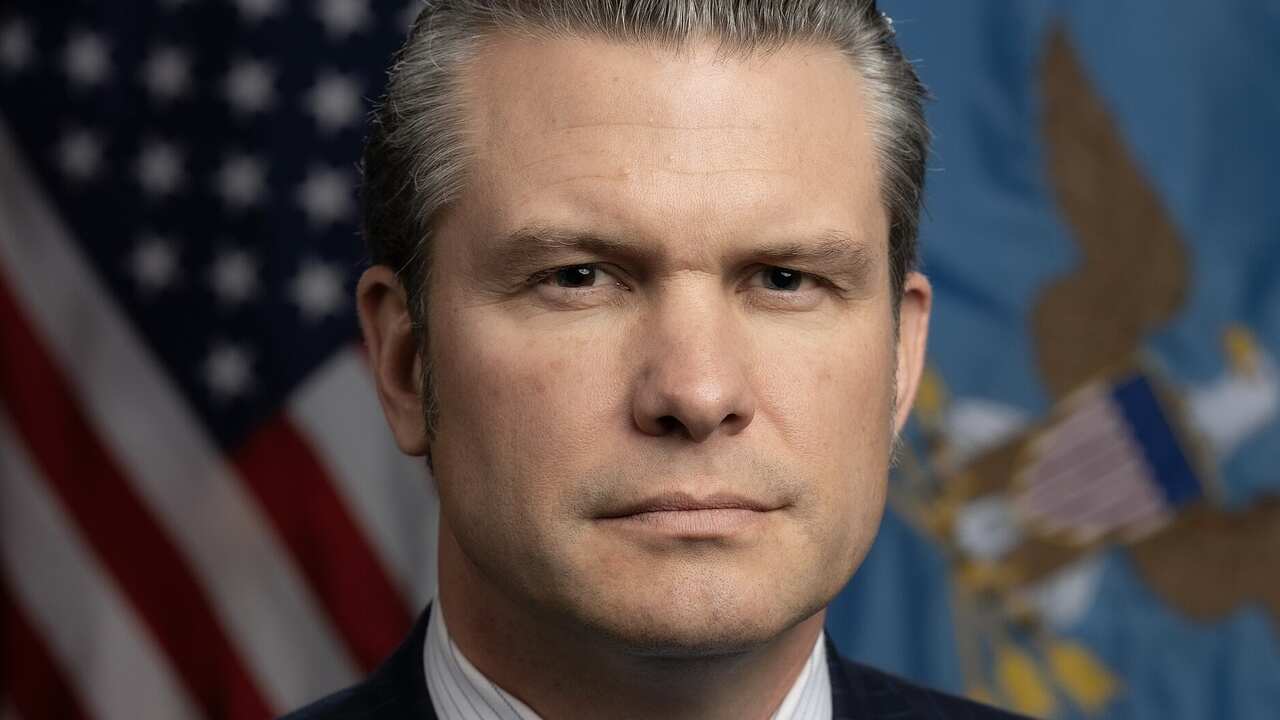 Vídeo mostra Pete Hegseth imitando Donald Trump durante comício