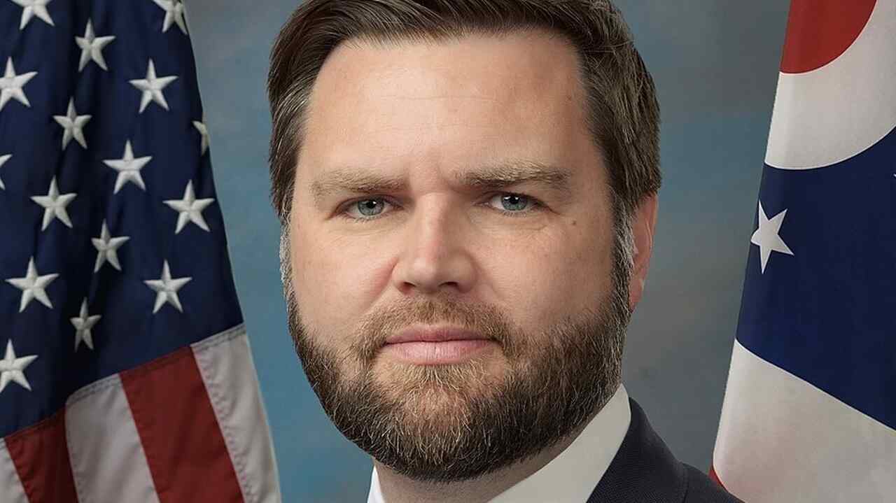 JD Vance é colocado em saia justa após tentar defender fala de Donald Trump ao vivo