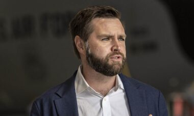 JD Vance diz que Trump promove disputa no estilo "The Apprentice" entre ele e Marco Rubio