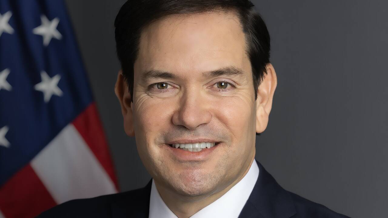 Marco Rubio surprises internet users after appearing to "work" as a DJ at a party