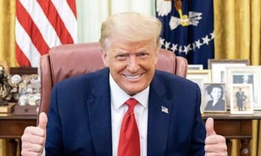 Trump elogia procurador-geral por tê-lo mantido "fora da cadeia por anos"