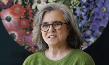 Rosie O’Donnell admite cirurgia plástica após anos criticando procedimentos estéticos