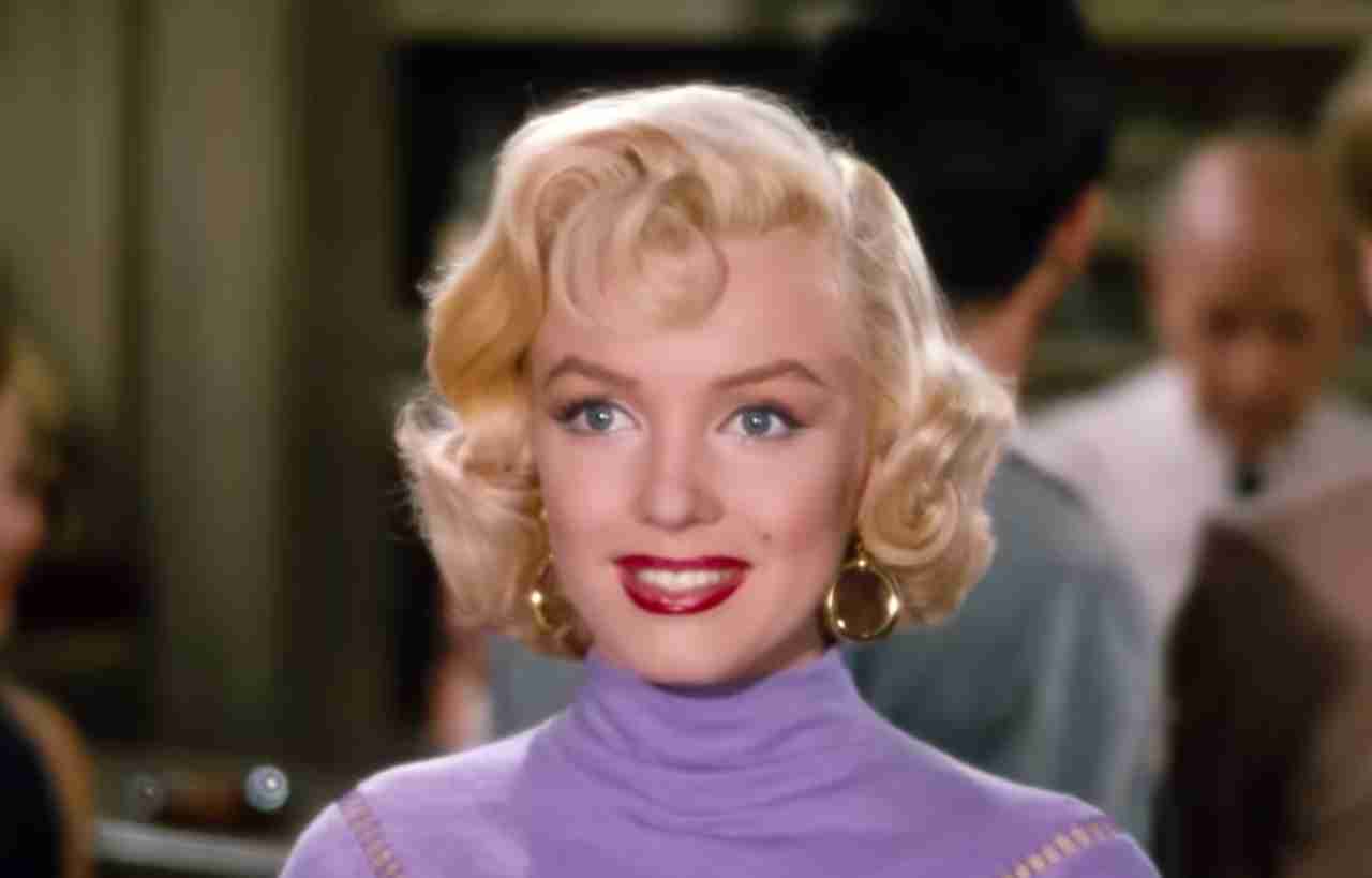 Marilyn Monroe in Gentlemen Prefer Blondes - YouTube reproduction