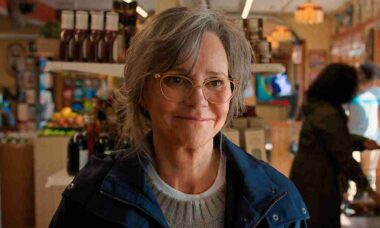 Sally Field em Remarkably Bright Creatures - reprodução Netflix